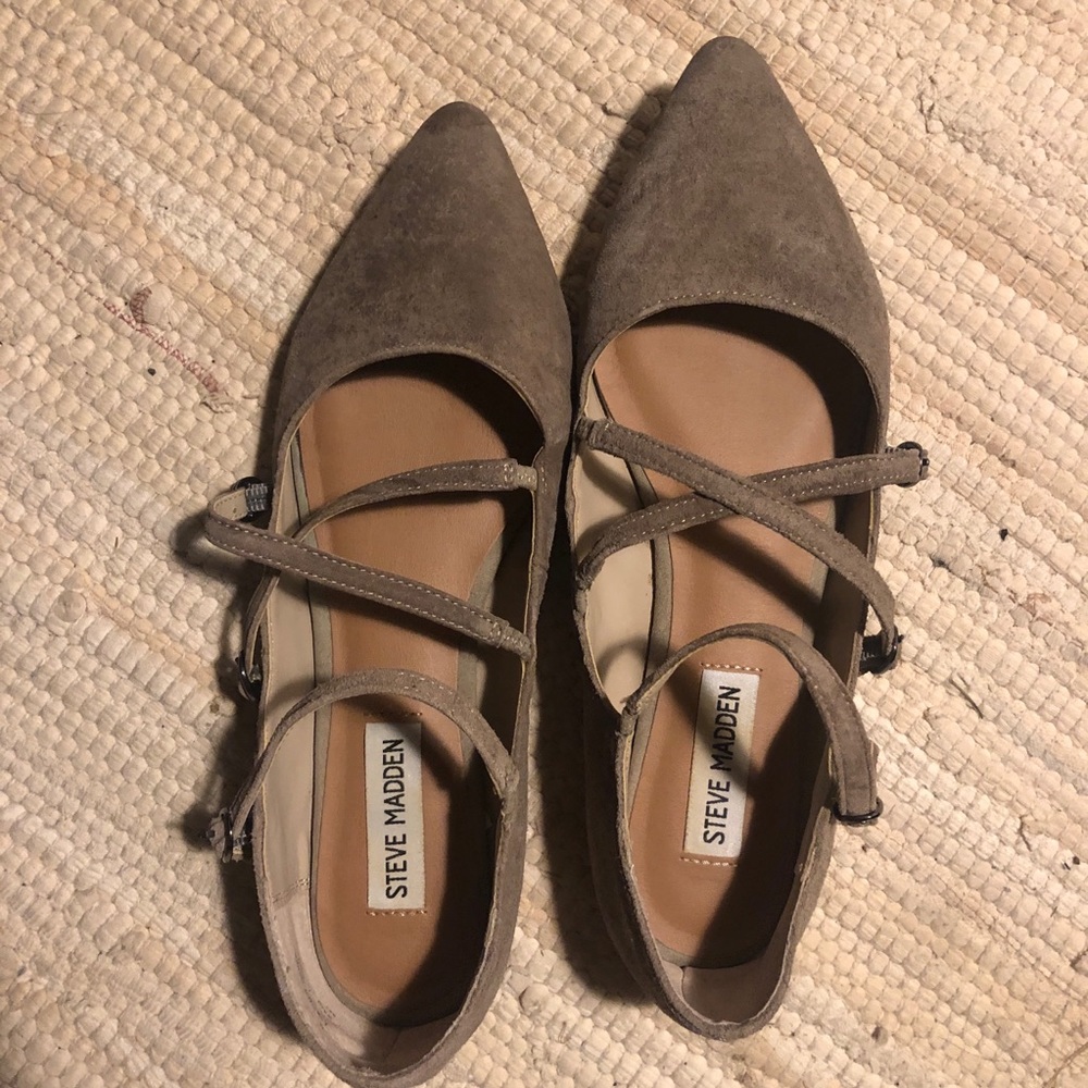 Steve Madden Pointed Flats -Size 8